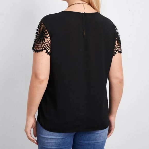 ⚡2/$20⚡1XL Plus Keyhole Neck Lace Sleeve Top - SHEIN - Picture 2 of 6